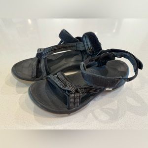 Women’s Teva Size 8.5
